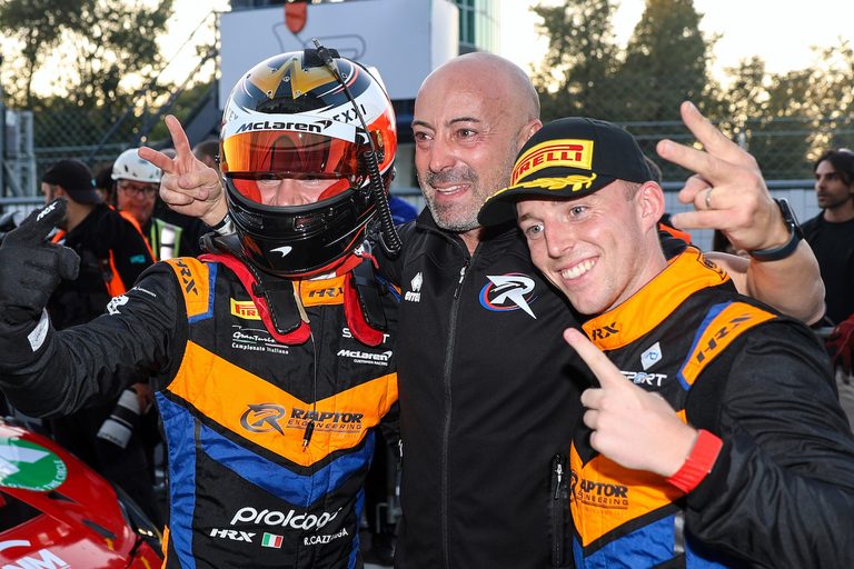 RaptorEng Il team principal Palma celebra la vittoria con Cazzaniga e MacDonald a Monza CIGTsprint26
